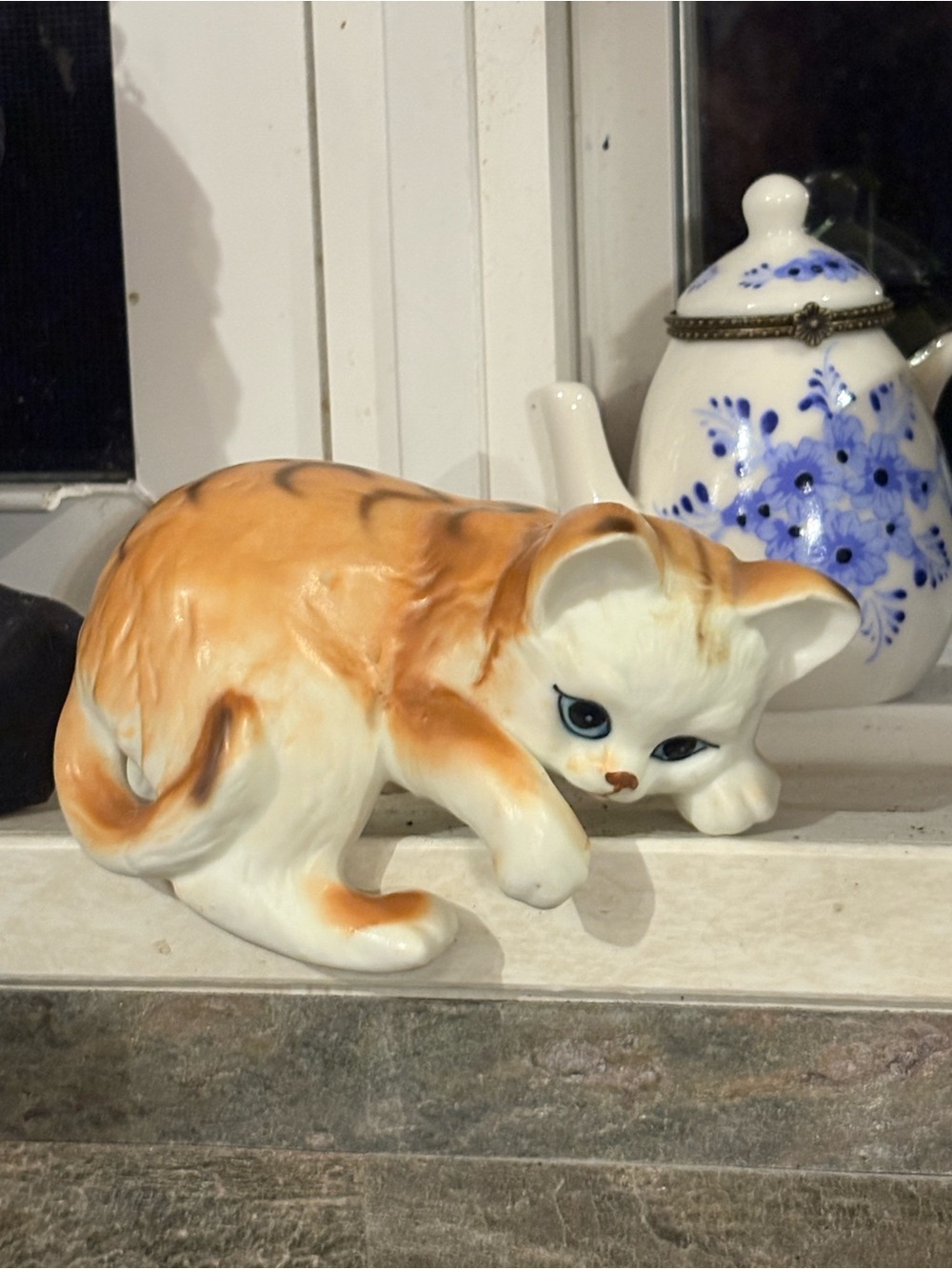 Vintage Enesco Orange Tabby Cat Shelf Sitter Figurine Blue Eyes Taiwan R.O.C.